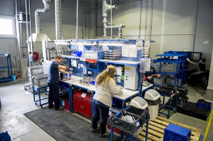 Gyárépület-avató Tamásiban