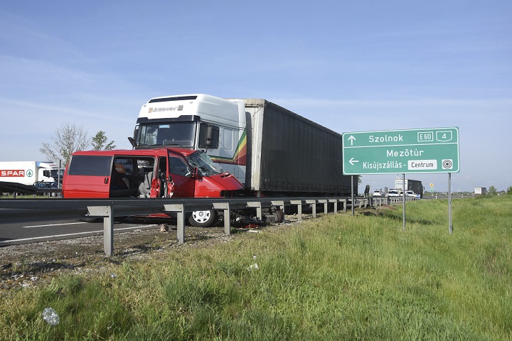 Halálos baleset Kisújszállásnál