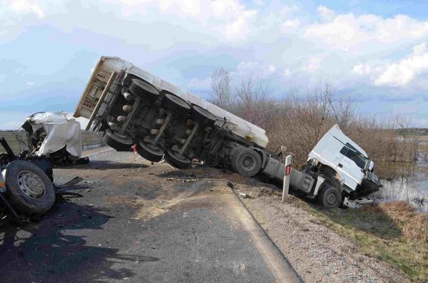 kamionok-frontalis-balesete-180312-police-hu-N3341568