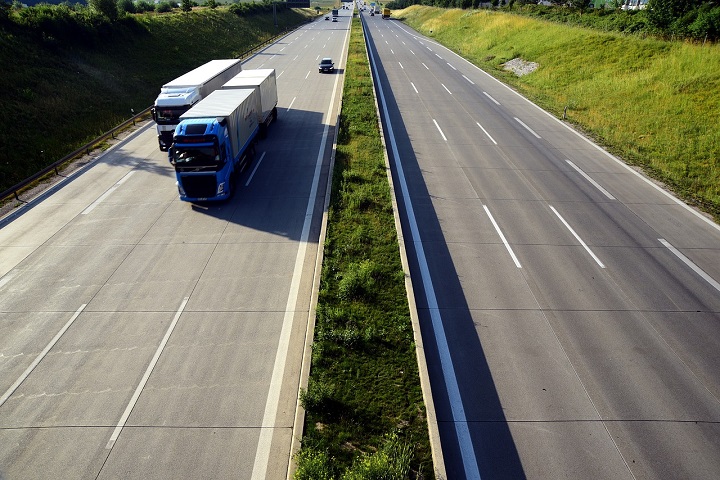 Súlyosabb büntetésre számíthatnak az autópályán tartósan a középső sávban haladó autósok Belgiumban