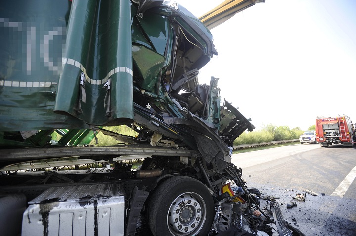 Halálos kamionbaleset történt az M5-ösön Táborfalvánál hétfőn