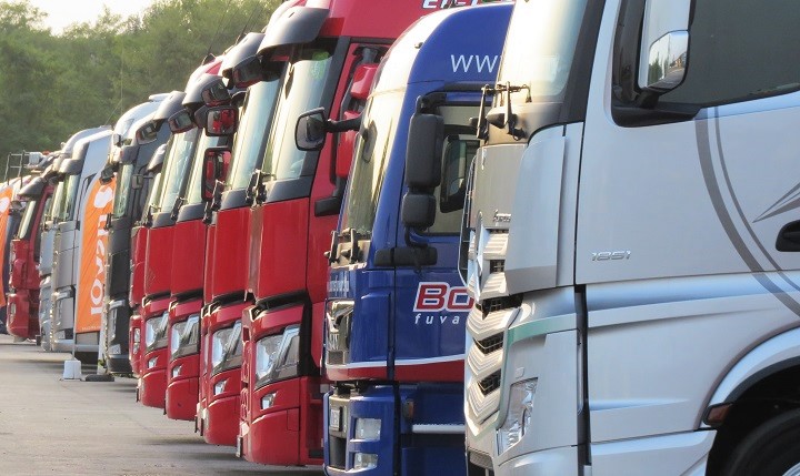 Növekedett a forgalomba helyezett új teherautók száma szeptemberben Magyarországon