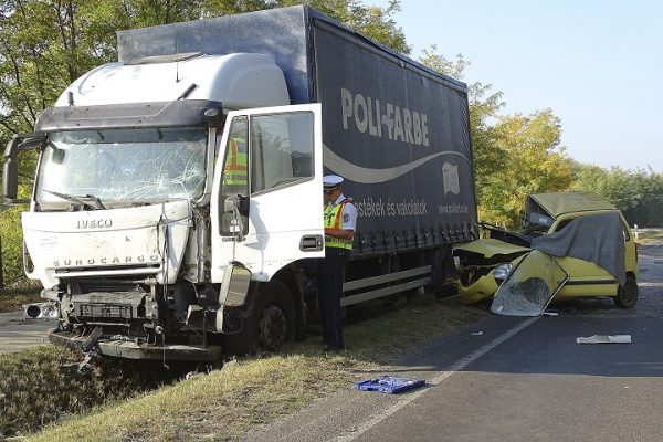 Ketten meghaltak egy balesetben Kecskemétnél