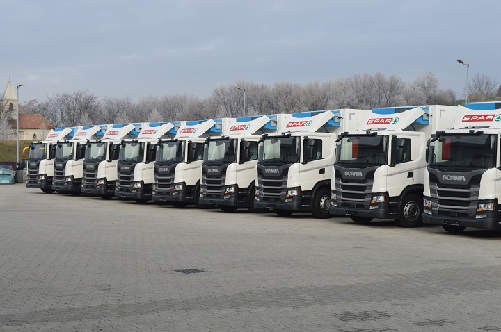 A Scania Hungária Kft. új szerelvényeket adott át a SPAR Magyarország Kereskedelmi Kft.-nek