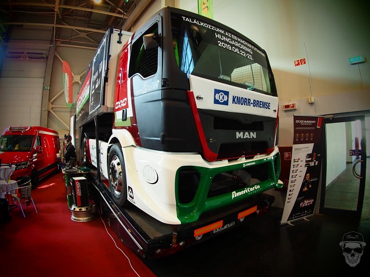 Bemutatták az OXXO Hungary Truck Racing Team új versenykamionját