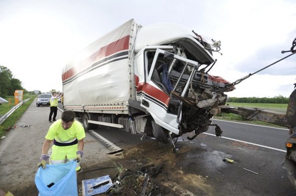 Baleset az M5-ös autópályán Felsõpakonynál