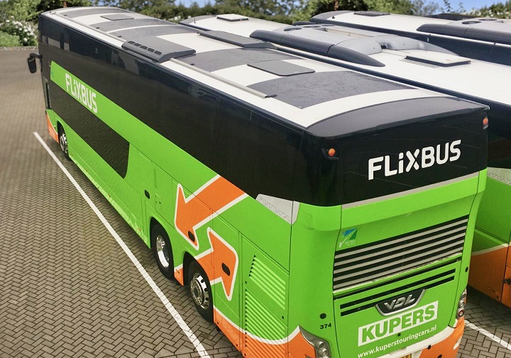 A FlixBus újabb kísérleti projektet kezd: buszra szerelt napelemek csökkentik a szén-dioxid-kibocsátást