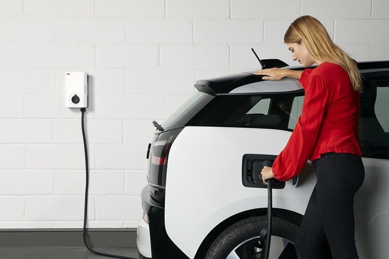 A növekvő kereslet kielégítéséhez világszerte jelentősen növelni kell az elektromos járművekben alkalmazott akkumulátorok gyártását