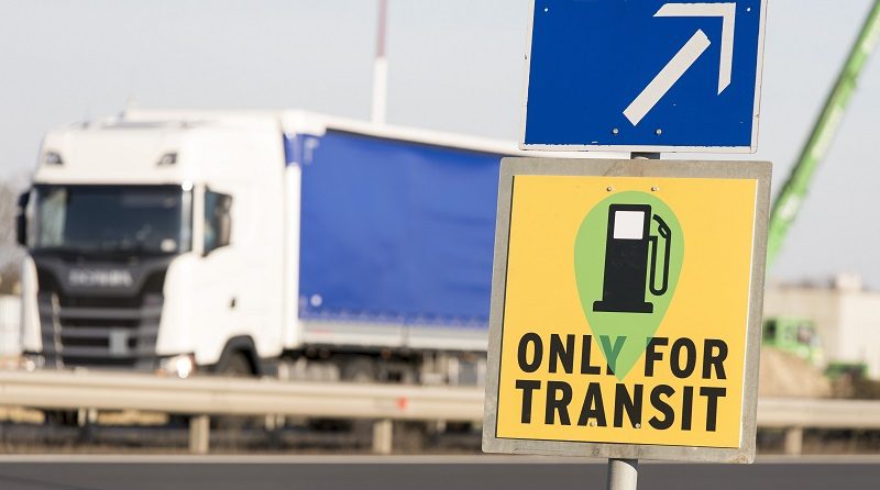 Koronavírus - az országon átutazó kamionosoknak kialakított