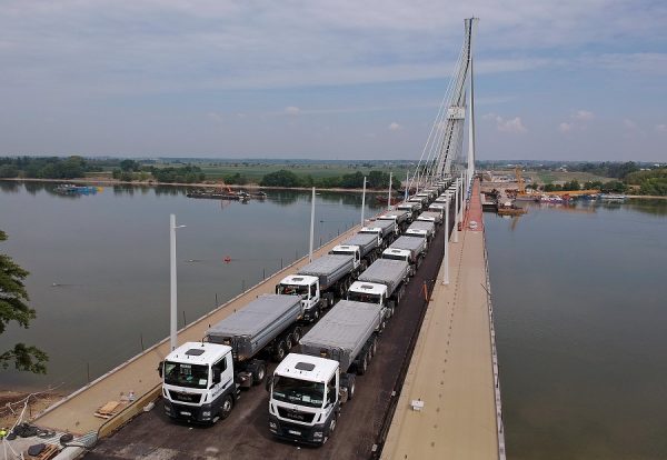 Az új komáromi Duna-híd próbaterhelése