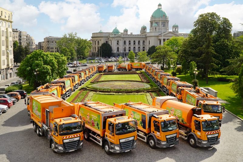 A DAF Trucks 44 városi szennyvíztisztító járművet szállít Belgrádba