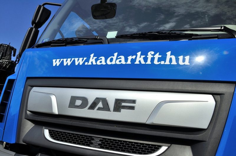 Már két konténerszállító DAF tehergépkocsi üzemel a Kádár Környezetvédelmi Kft. járműparkjában