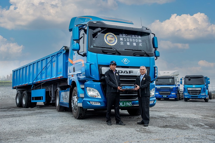 10000th-DAF-truck-built-in-Taiwan-01