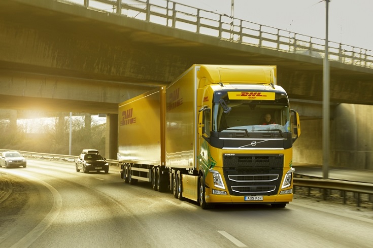 A Volvo Trucks és a DHL Freight egyesítik erőiket a fosszilis üzemanyagoktól mentes közúti fuvarozásért folytatott harcban
