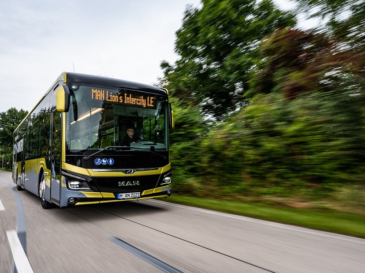 Rugalmas városi és helyközi használatra: az új MAN Lion’s Intercity LE mércét állít az alacsonybelépésű buszok kategóriájában