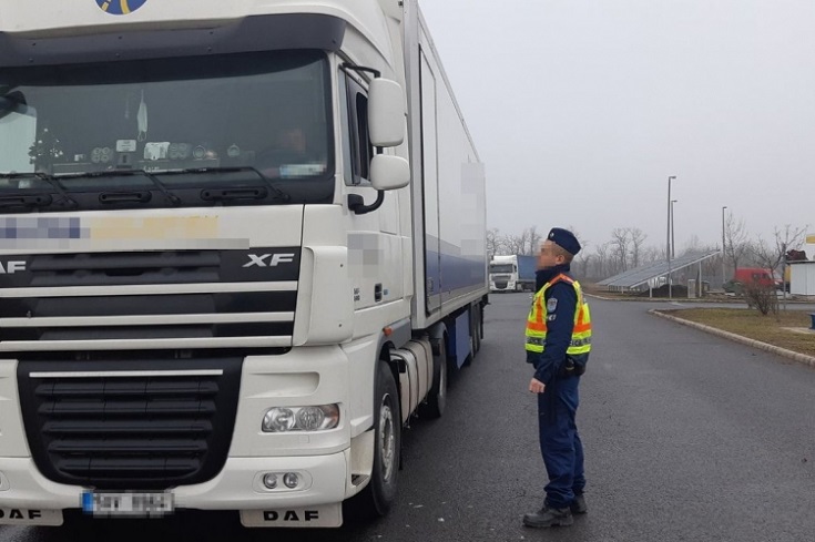 rendor-igazoltat-kamionost-szabolcs-szatmar-bereg-megyeben-211213