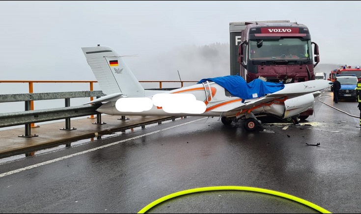 repulogep-kamionnal-utkozott-nemetorszagban-211204