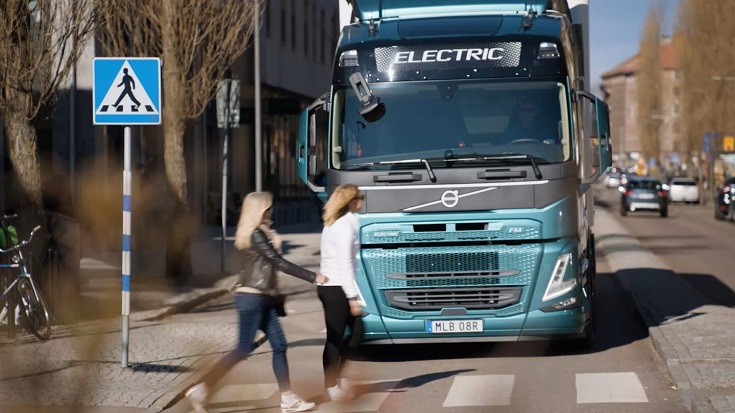 T2023-82247-volvo-trucks-launches-new-safety-system