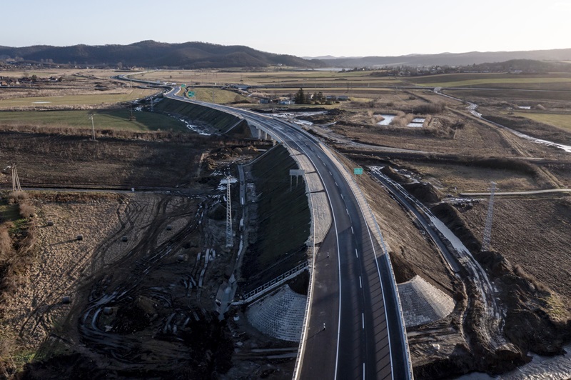 Átadták a 23-as fõút Bátonyterenyét elkerülõ és a váro