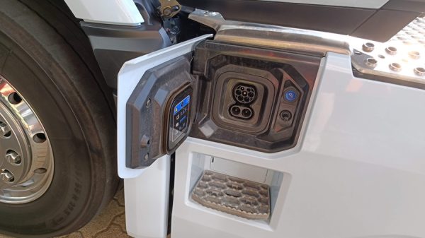 scania-teherauto-elektromos-toltonyilas-hungarokamion-hu-IMG_20240829_160104