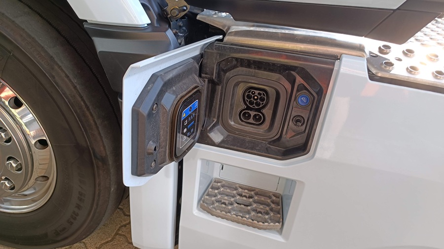 scania-teherauto-elektromos-toltonyilas-hungarokamion-hu-IMG_20240829_160104