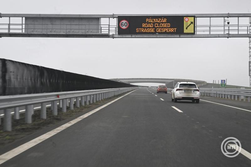 atadas-elotti-palyazar-torokszentmiklos-kisujszallas-m4-autout-mti-foto-D_MTZ20251222014