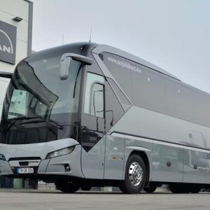 man_hu_press_terjekibusz-neoplan-tourliner-atadas-01-16x9