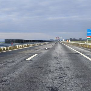 Egyelőre nem kell útdíjat fizetniük a teherautóknak az M6-os Ivándárda és az országhatár közötti szakaszán