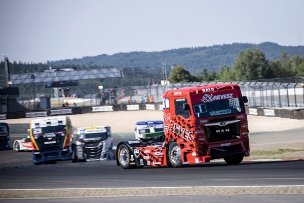revesz-racing-nurburgring-2026-07-H1