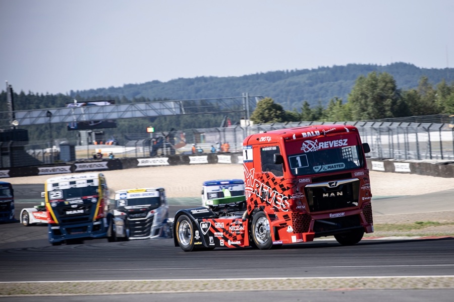 revesz-racing-nurburgring-2026-07-H1