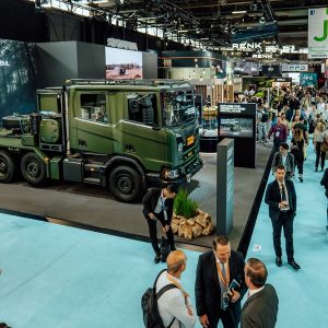 A Scania bemutatta a védelemmel ellátott fülkét a 2026-os Eurosatory kiállításon