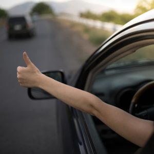 Vezetési szokások Európában: ami Magyarországon természetes, külföldön félreérthető lehet