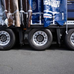 A Hankook és a Schmitz Cargobull partnerségi megállapodást kötött első szerelésű abroncsok beszállítására