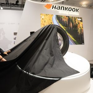 A Hankook bemutatja sorozatgyártás előtti első haszongépjármű gumiabroncsát az új magyarországi gyártósorról